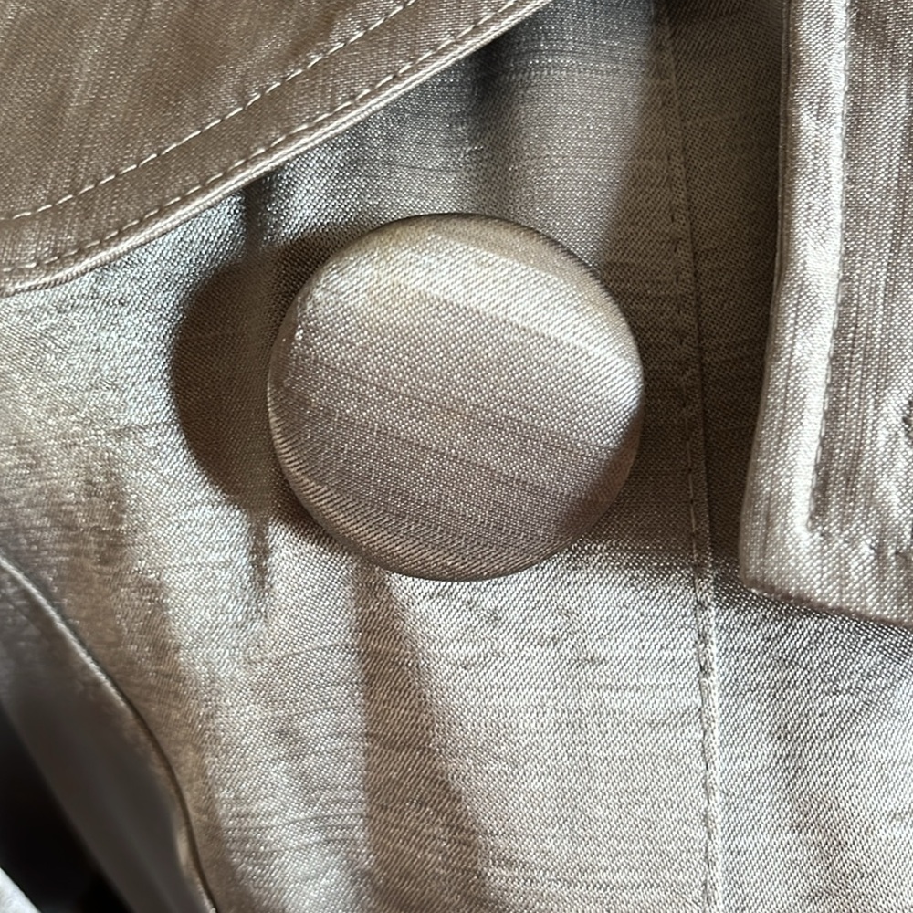 Fashion tomorrow Sliver Metallic Button up trench Coat w/1/4”sleeves & Belt - Picture 7 of 11